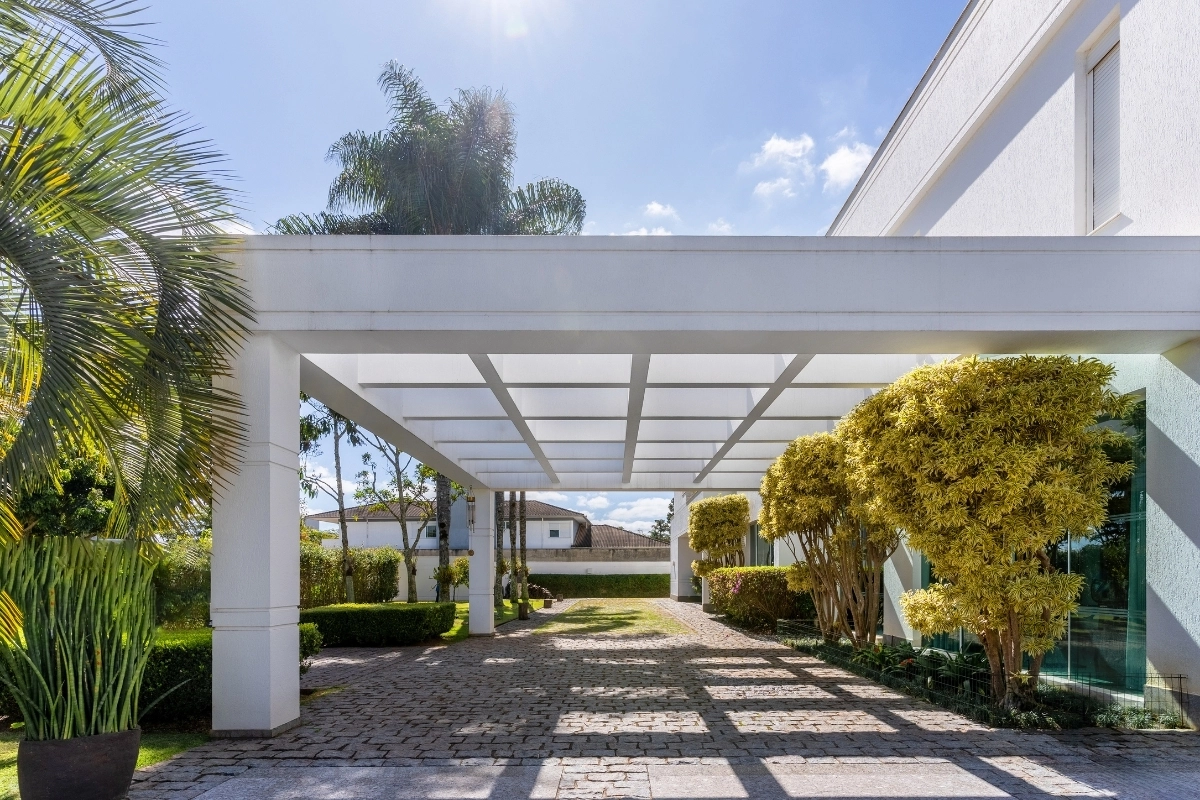 GA Visuals Real estate marketing content creator in Tampa FL - Photography, video, tour 360, drone shots, agents video and floorplan.