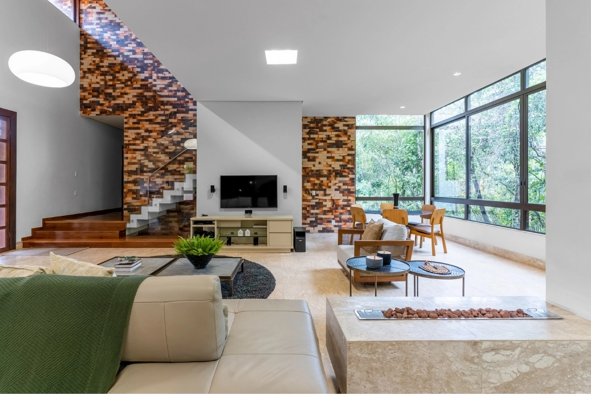 GA Visuals Real estate marketing content creator in Tampa FL - Photography, video, tour 360, drone shots, agents video and floorplan.