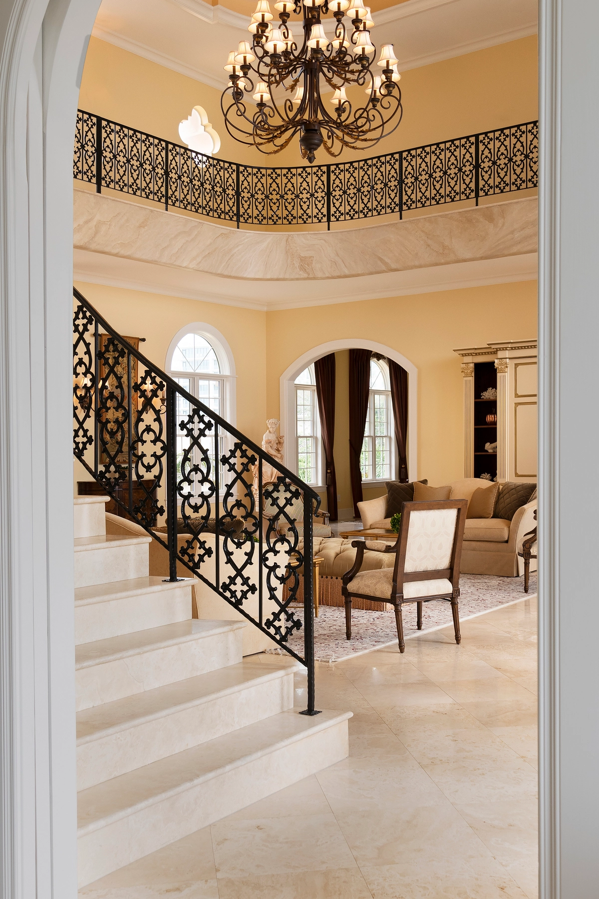 GA Visuals Real estate marketing content creator in Tampa FL - Photography, video, tour 360, drone shots, agents video and floorplan.